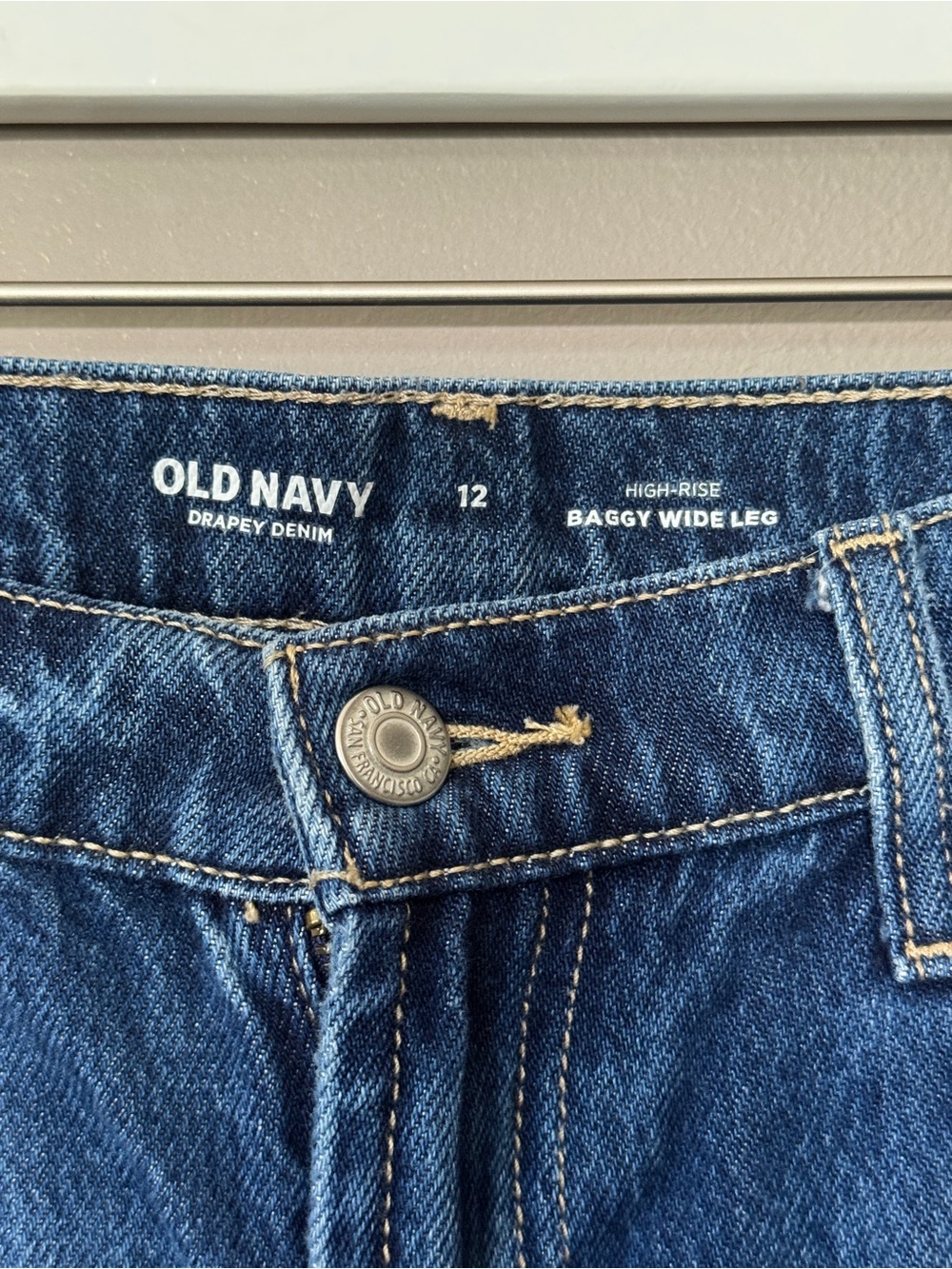 Old Navy Wide-Leg Jeans in Deep Blue Denim - Picture 2 of 3